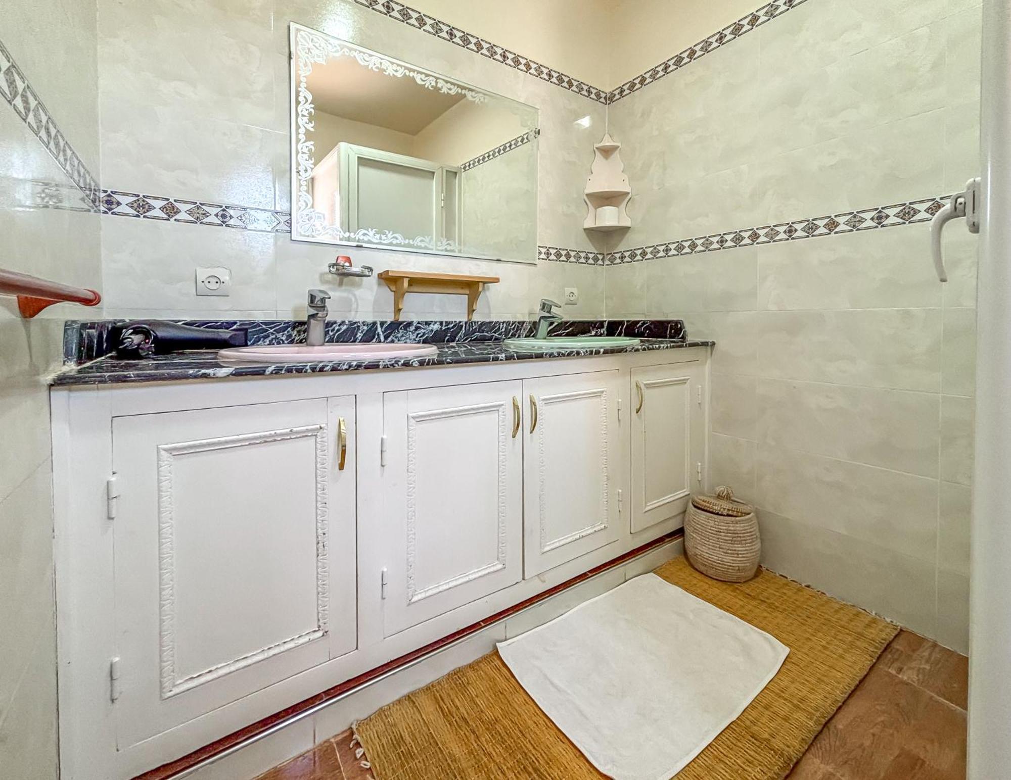 Alojamento de Acomodação e Pequeno-almoço Le Bleu House Sidi Abdallah Ghiat